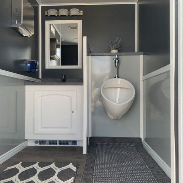 royal-restrooms-interior-img-001