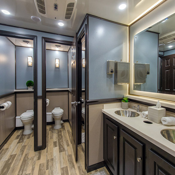 royal-restrooms-interior-img-007