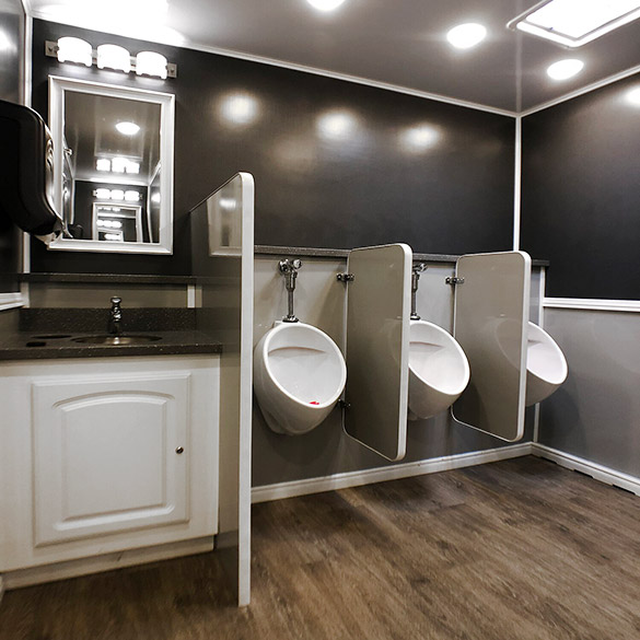 royal-restrooms-interior-img-008
